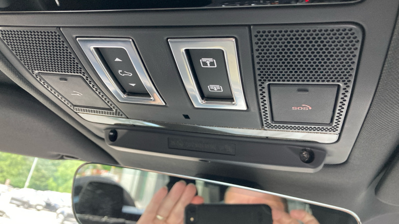 Land Rover Defender 3.0 D250 X-Dynamic SE 110 5dr Auto Diesel Estate